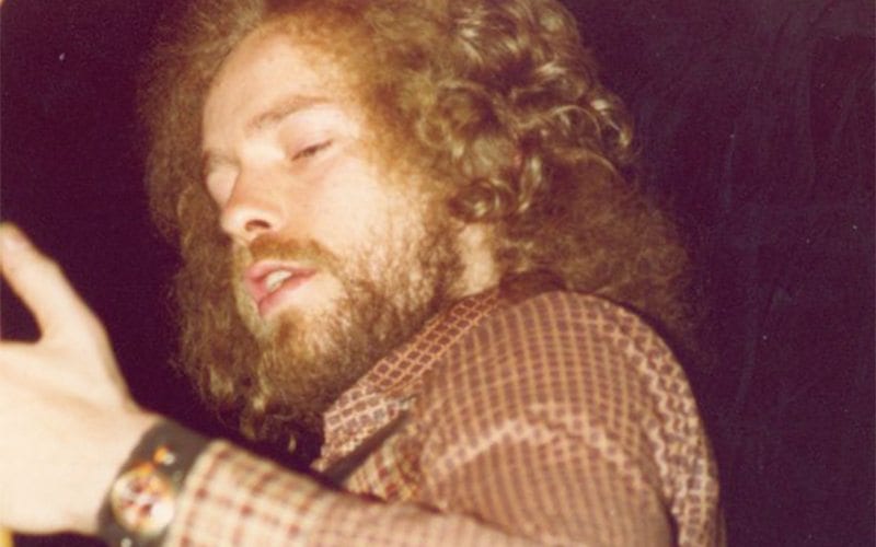 Eric Bell performs with Thin Lizzy in 1975
