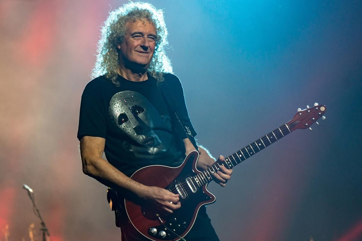 Brian May playing his custom Red Special