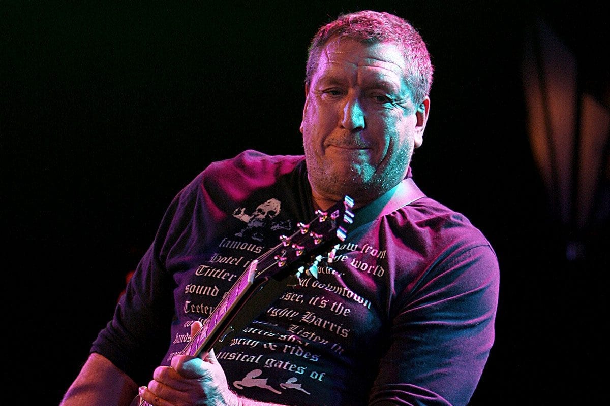 Sex Pistols Guitarist Steve Jones Opens Up About Heart Surgery Says Recovery Has Been A Bit Of 4410