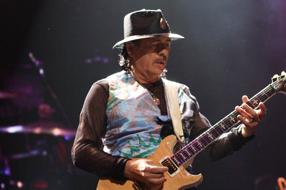 Carlos Santana is 'taking it easy' after collapsing onstage - Los