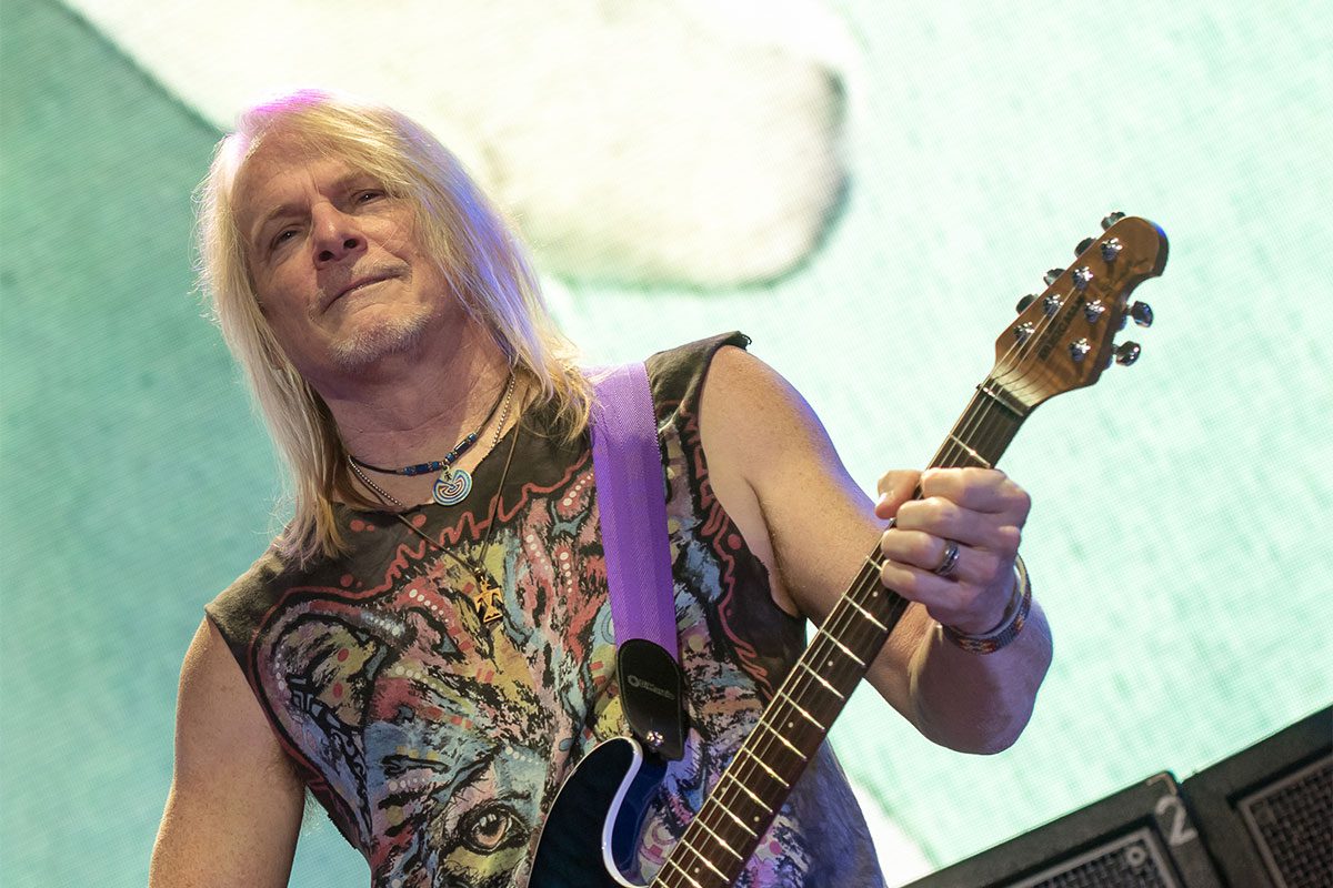 Steve Morse performs with Deep Purple in 2017